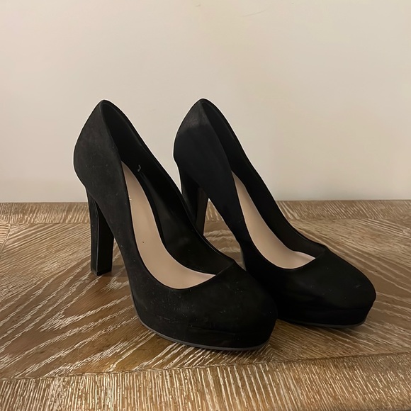 le chateau Shoes - Le Chateau Black Suede Heels